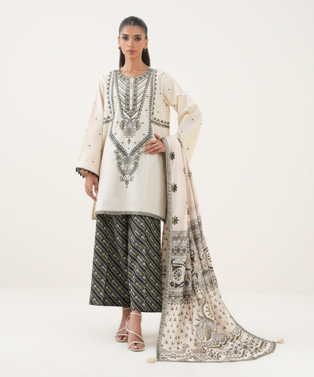 Light Khaddar Embroidered Off White Dupatta
