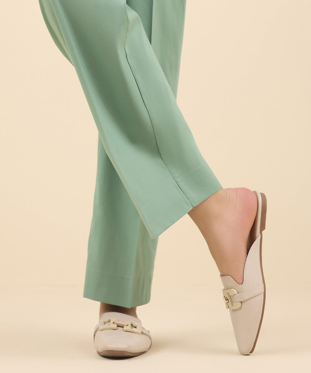 Women's Pret Cotton Viscose Green Solid Straight Pants