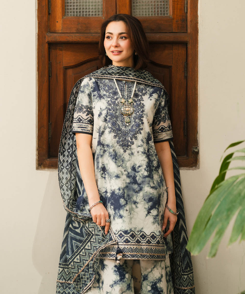 3 Piece - Embroidered Lawn Suit