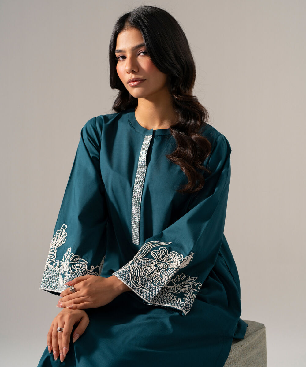 Women's RTW Cross Hatch Solid Embroidered Teal Straight Shirt